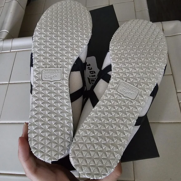 NWT Authentic Onitsuka Tiger Mexico 66 Slip-on Birch & Midnight Size 6.5 Women - Picture 4 of 9